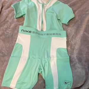Authentic Nike turquoise 2 piece short set